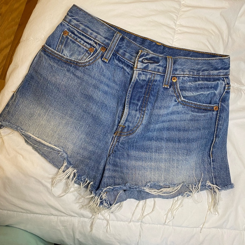 Levi’s raw hem Jean shorts